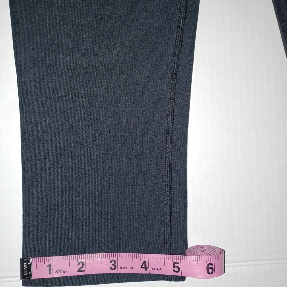 NIKE DRI FIT WOMEN'S ACTIVEWEAR CAPRI STYLE LEGGINGS - Picture 7 of 10